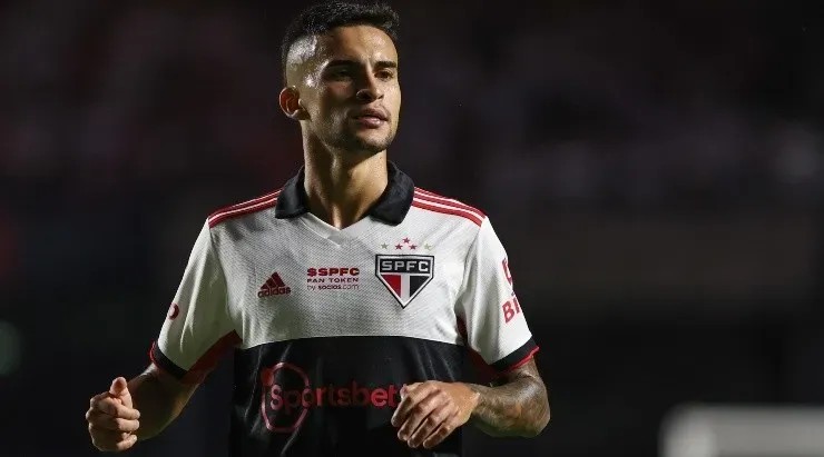 Foto: Marcello Zambrana/AGIF - Nestor: meia tem moral com o técnico Rogério Ceni