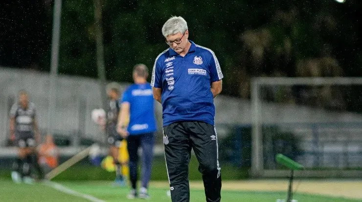 Foto: Abner Dourado/AGIF - Odair Hellmann ainda não conseguiu engatar uma boa sequência.