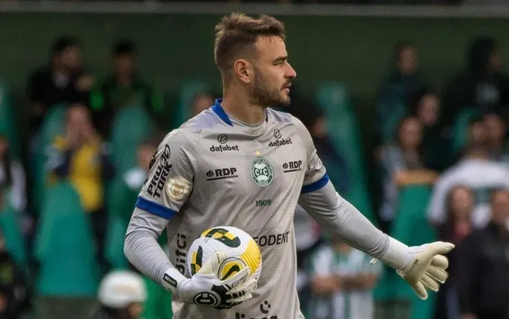 Robson Mafra/AGIF – Gabriel Vasconcelos atuando pelo Coritiba