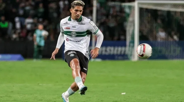 Foto: Robson Mafra/AGIF - O volante se recuperou de uma grave lesão no joelho