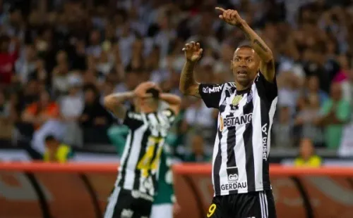 Foto: Fernando Moreno/AGIF – Ademir vem sendo reserva com Coudet e pode ser negociado pelo Atlético-MG