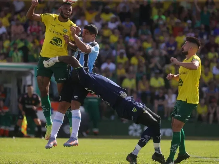 Liamara Polli/AGIF – Lance da partida entre Ypiranga e Grêmio