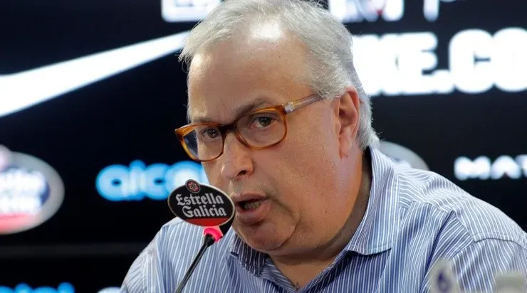 Foto: Daniel Vorley/AGIF - Torcedores pediram a saída de Roberto de Andrade