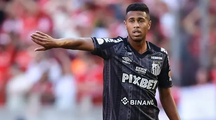 Foto: Pedro H. Tesch/AGIF - Ed Carlos está recuperado de lesão