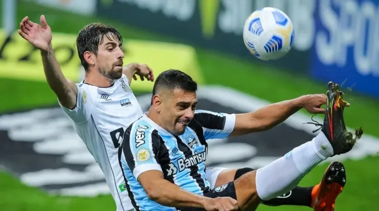 Foto: Pedro H. Tesch/AGIF - Luan Peres atuou pelo Santos entre 2019 e 2021