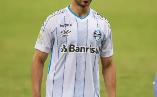 Thaciano com a camisa do Grêmio - Foto: Pedro Chaves/AGIF