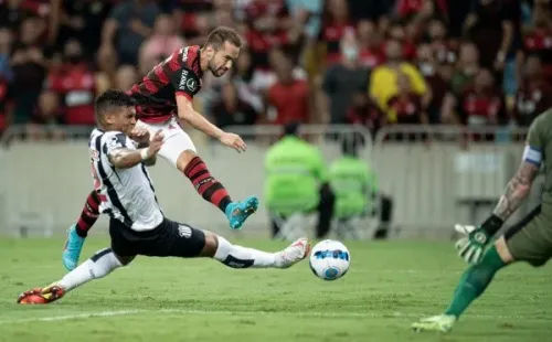 Foto: Jorge Rodrigues/AGIF – Éverton Ribeiro tem contrato no Flamengo até dezembro
