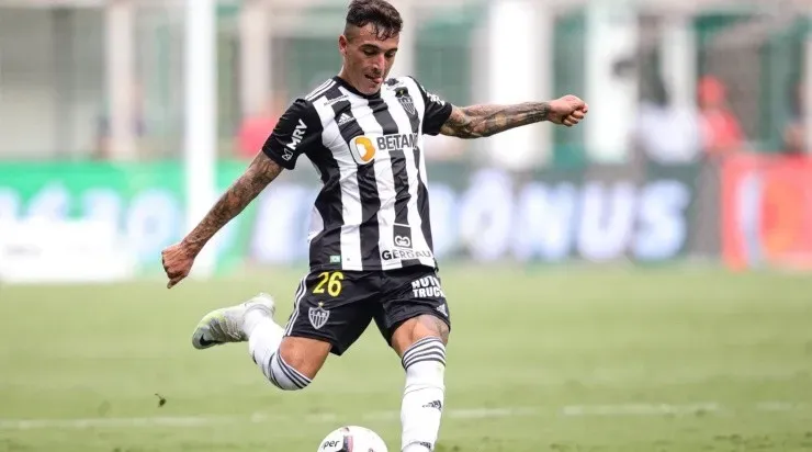 Foto: Gilson Junio/AGIF - Saravia: lateral tem a confiança de Coudet