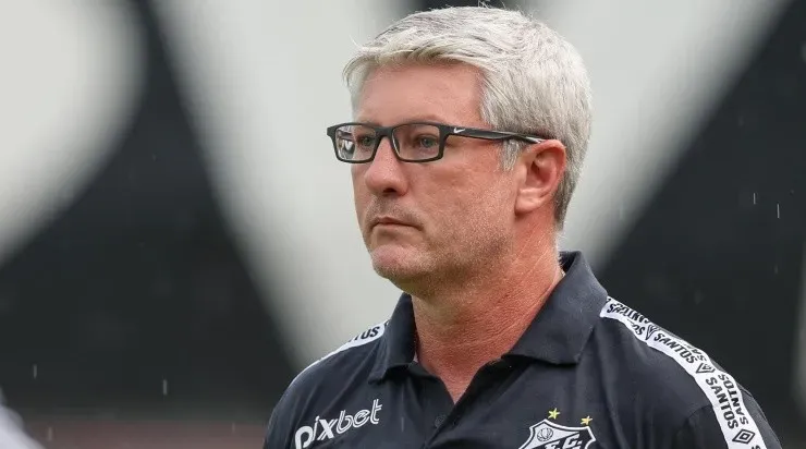 Foto: Marcello Zambrana/AGIF - Odair barrou essa negociação do Santos.