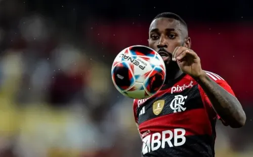 Foto: Thiago Ribeiro/AGIF – Gerson aproveitou tempo livre no Flamengo para se recuperar 100% de problemas no tornozelo