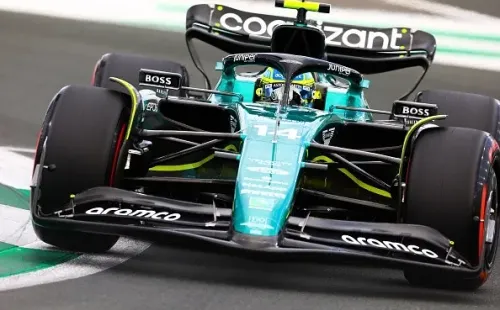 Em alta na Aston Martin, Alonso é um dos protagonistas da temporada. Créditos: Mark Thompson/Getty Images