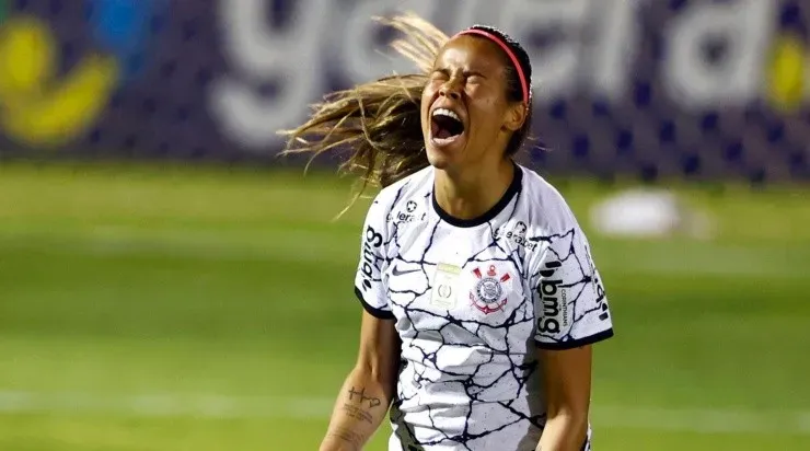 Foto: Thiago Calil/AGIF - Vic Albuquerque durante sua primeira passagem, em 2021.