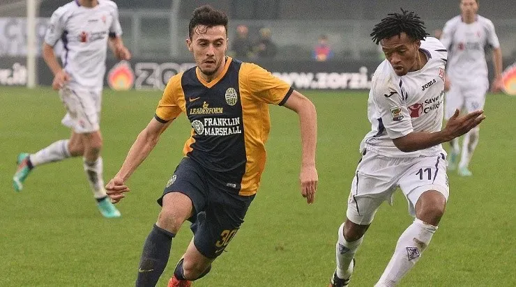 Gustavo Companharo fez sua trajetória no futebol atuando na Europa. Foto:Mario Carlini / Iguana Press/Getty Images