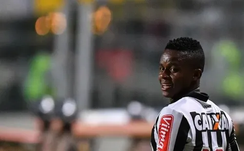BELO HORIZONTE, BRAZIL - MAY 16: Juan Cazares #10 of Atletico MG a match between Atletico MG and Godoy Cruz as part of Copa Bridgestone Libertadores 2017 at Independencia stadium on May 16, 2017 in Belo Horizonte, Brazil. (Photo by Pedro Vilela/Getty Images)