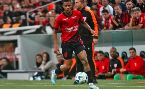 Foto: (Gabriel Machado/AGIF) - Esquivel chega ao Athletico para suprir a saída de Pedrinho