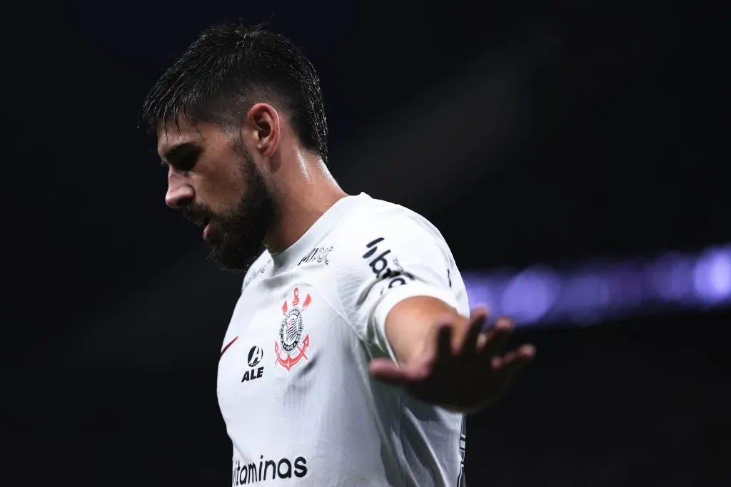 Foto: (Ettore Chiereguini/AGIF) – Sem ter a certeza de que vai renovar com Bruno Méndez, o Timão busca opções no mercado