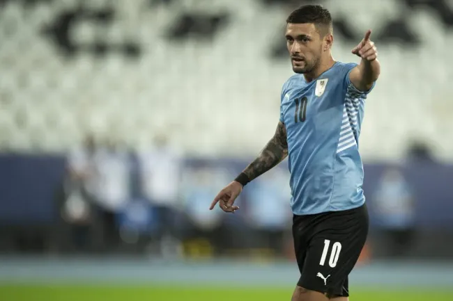 Foto: Jorge Rodrigues/AGIF – Arrascaeta costuma defender o Uruguai