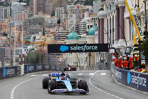 Ocon segurou Sainz na primeira parte do GP de Mônaco. Créditos: Peter Fox/Getty Images