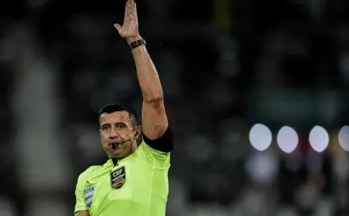 Foto:Thiago Ribeiro/AGIF – Bráulio da Silva Machado anulou o gol de Rony