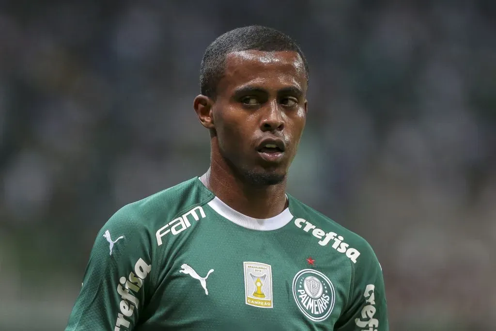 Foto: Ale Cabral/AGIF – Carlos Eduardo tem contrato com o Palmeiras até o fim do ano