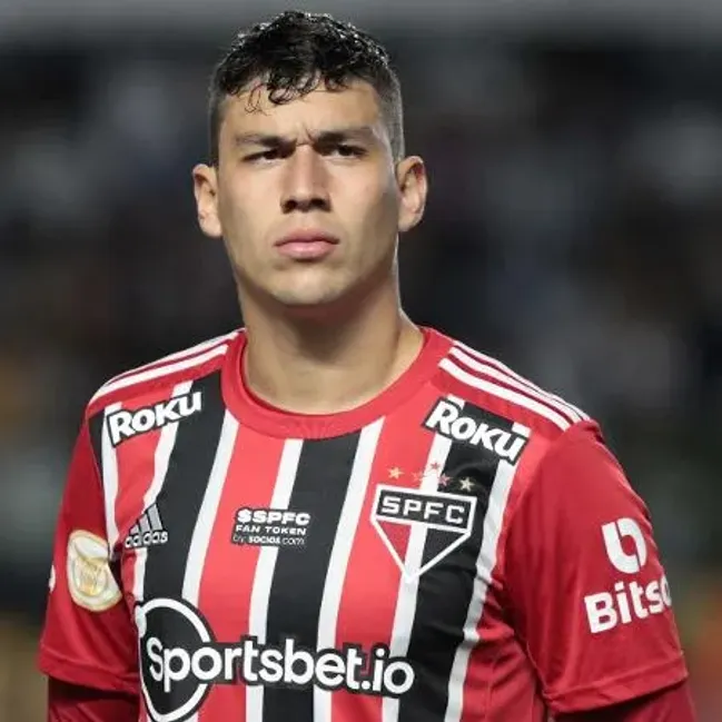 Ferraresi com a camisa do São Paulo – Foto: Rubens Chiri/São Paulo FC