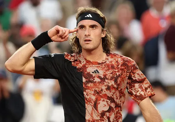 Tsitsipas busca vitória inédita contra Alcaraz. Créditos: Julian Finney/Getty Images
