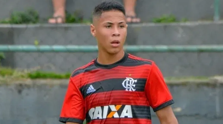 Divulgação/Redes – Atacante vivia no Ninho do Urubú quando ocorreu o fatídico incêndio que vitimou 10 garotos da base