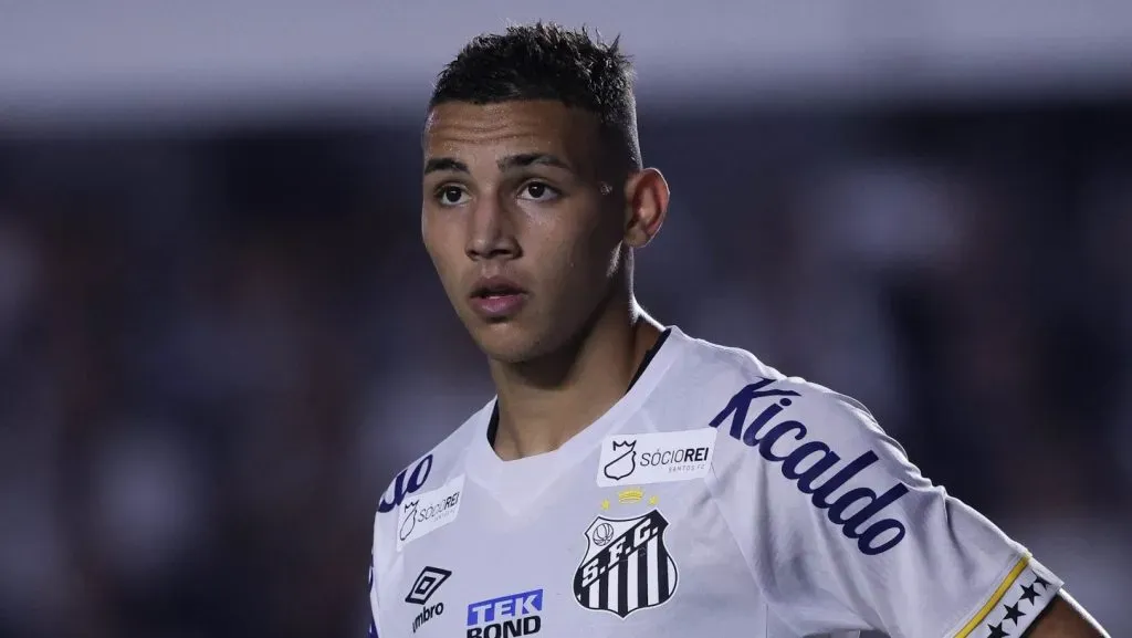 Foto: Ettore Chiereguini/AGIF – Deivid Washington vem sendo titular do Santos