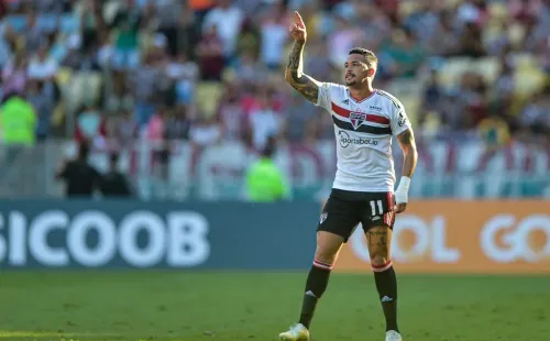 Luciano com a camisa do São Paulo, patrocinado pela Adidas