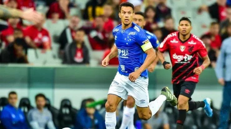 Jason Silva/AGIF – Volante cobra diversos direitos trabalhistas da SAF cruzeirense