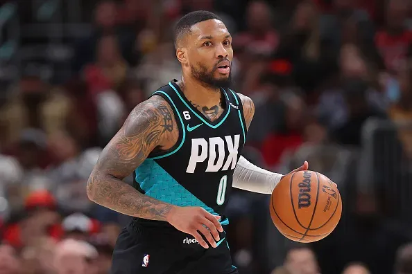 Lillard durante a temporada regular. Créditos: Michael Reaves/Getty Images