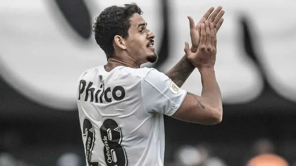 Lucas Veríssimo com a camisa do Santos