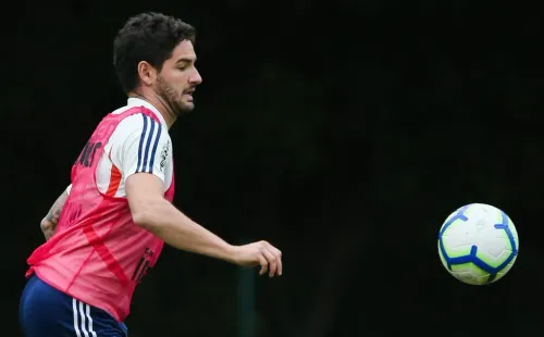 Foto: Marcello Zambrana/AGIF – Pato: atacante deve ficar à disposição de Dorival em breve