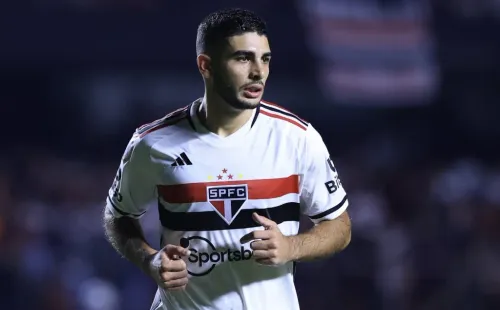 Michel Araujo, jogador do Sao Paulo, durante partida contra o America-MG no estádio Morumbi pelo Campeonato Brasileiro Série A 2023. Foto: Marcello Zambrana/AGIF