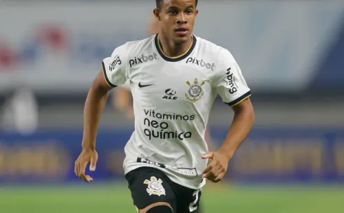 Pedro se destaca em primeiro tempo como titular pelo Corinthians e Lázaro explica substituição