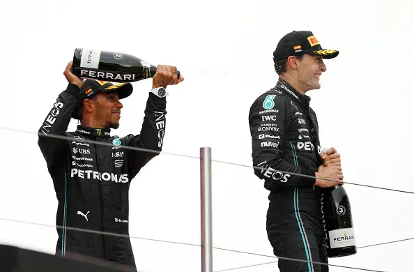 Hamilton e Russell: os dois no pódio na Espanha. Créditos: David Ramos/Getty Images