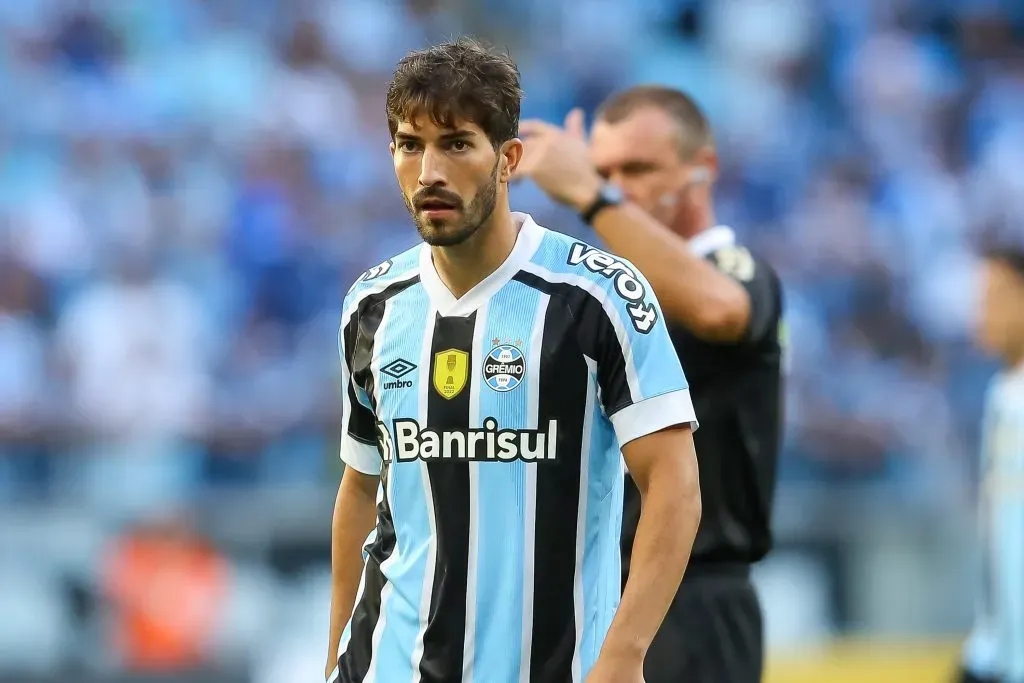 Foto: Pedro H. Tesch/AGIF – Lucas Silva está sem espaço no Grêmio e Roger pode ser fator primordial para ajudá-lo a fechar com o Santos