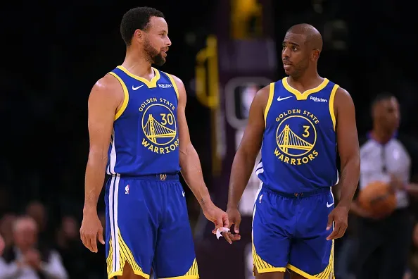 Encaixe de Chris Paul no Warriors, de Curry, é uma das histórias da temporada. Foto: Getty Images