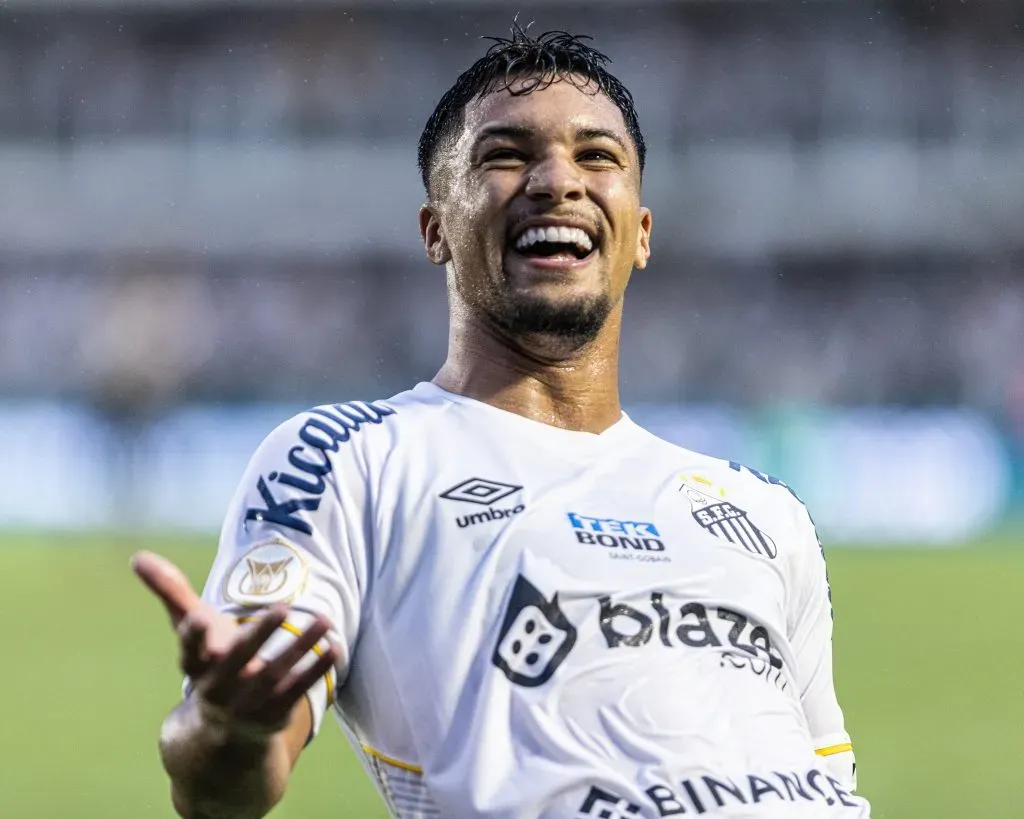 SP – SANTOS – 01/10/2023 – BRASILEIRO A 2023, SANTOS X VASCO – Marcos Leonardo jogador do Santos comemora seu gol durante partida contra o Vasco no estadio Vila Belmiro pelo campeonato Brasileiro A 2023. Foto: Abner Dourado/AGIF