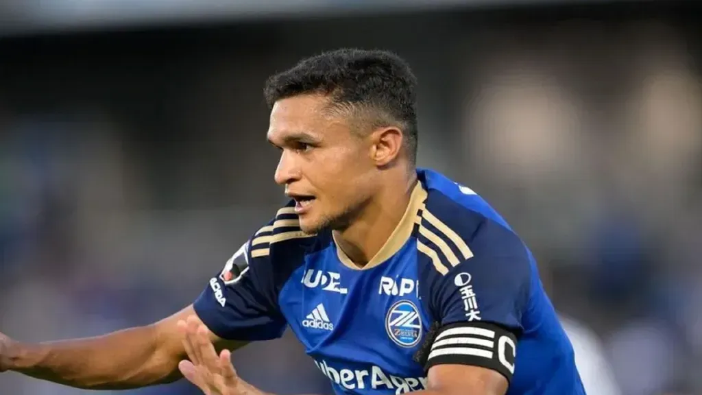 Erik atuando pelo Machida Zelvia — Foto: FC Machida Zelvia