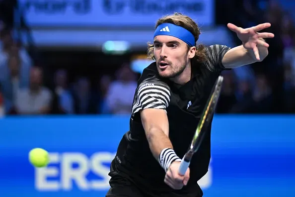 Tsitsipas está perto de se classificar ao Finals. Foto: Getty Images