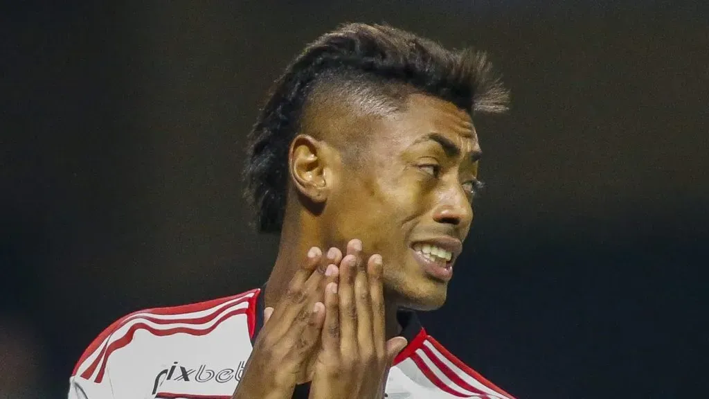 Bruno Henrique com a camisa do Flamengo