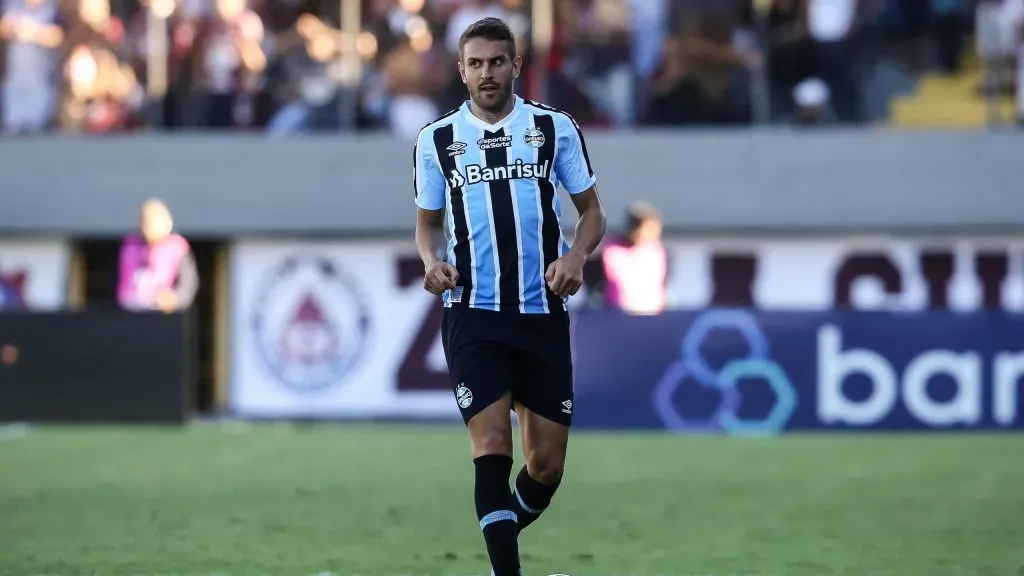 Foto: Pedro H. Tesch/AGIF – Bruno Uvini vem sendo utilizado no lugar de Geromel