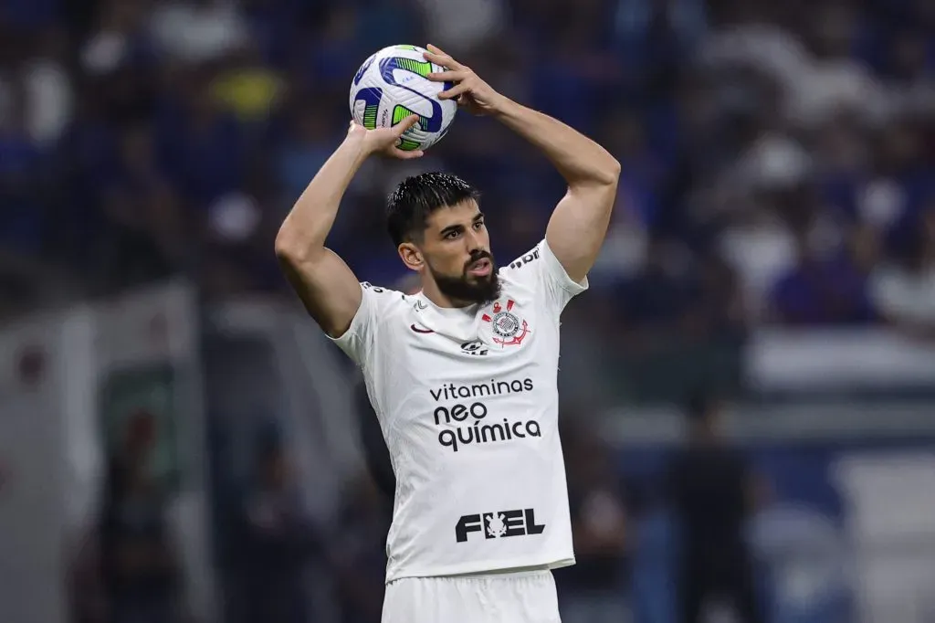 Bruno Méndez com a camisa do Corinthians – Foto: Gilson Lobo/AGIF