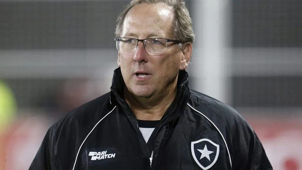 Textor irado no Estádio Nilton Santos