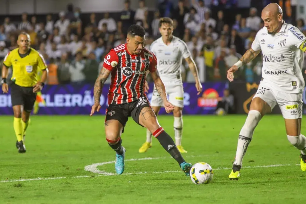 SP – Santos – 21/08/2022 – BRASILEIRO A 2022 – SANTOS X SAO PAULO – Luciano jogador do Sao Paulo durante partida contra o Santos no estadio Vila Belmiro pelo campeonato Brasileiro A 2022. Foto: Fernanda Luz/AGIF