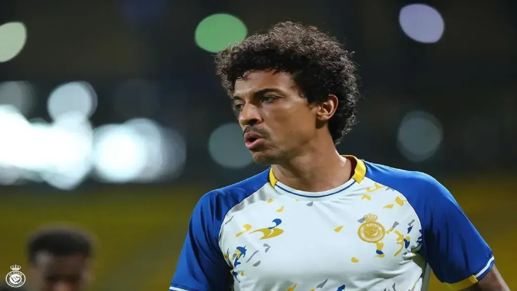 Luiz Gustavo quando atuava pelo Al Nassr — Foto: Divulgação/Al Nassr