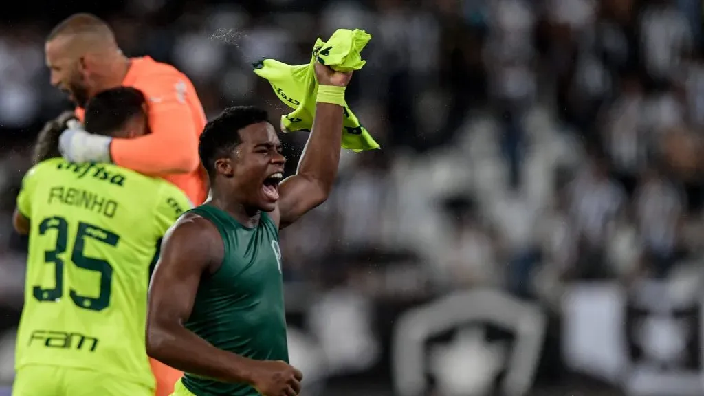Endrick jogando pelo Palmeiras no Engenhão