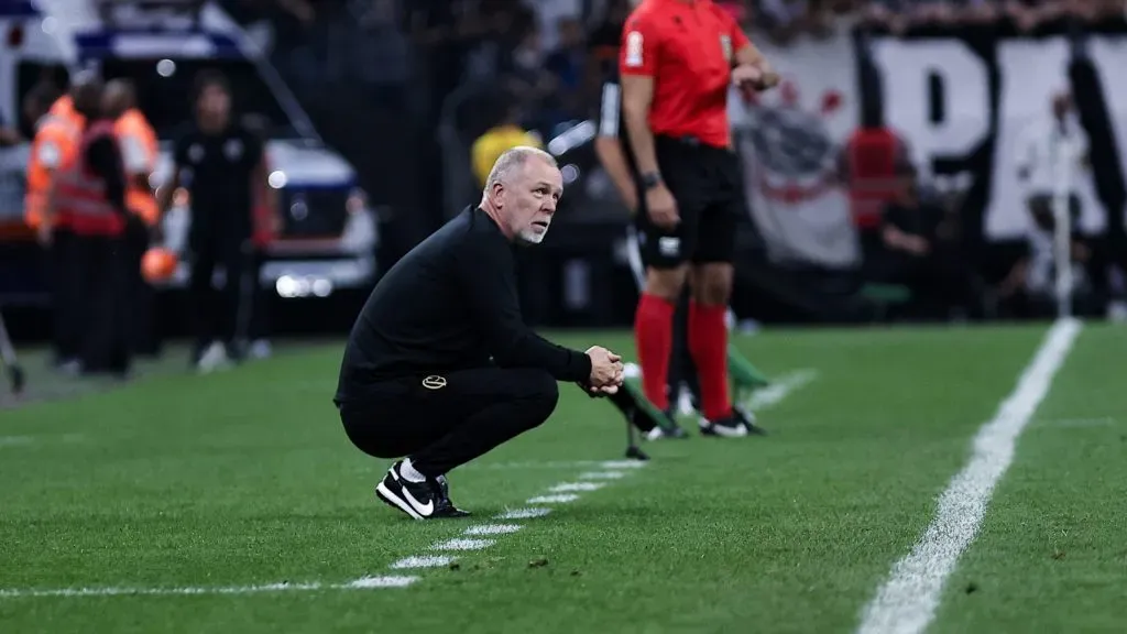 Foto: Fabio Giannelli/AGIF – Mano Menezes empatou mais um jogo no Corinthians