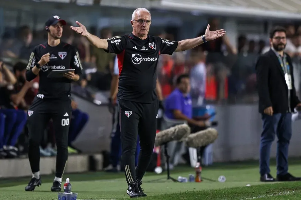 Dorival Júnior durante partida do São Paulo contra o Red Bull Bragantino, na Vila Belmiro – Foto: Fernanda Luz/AGIF